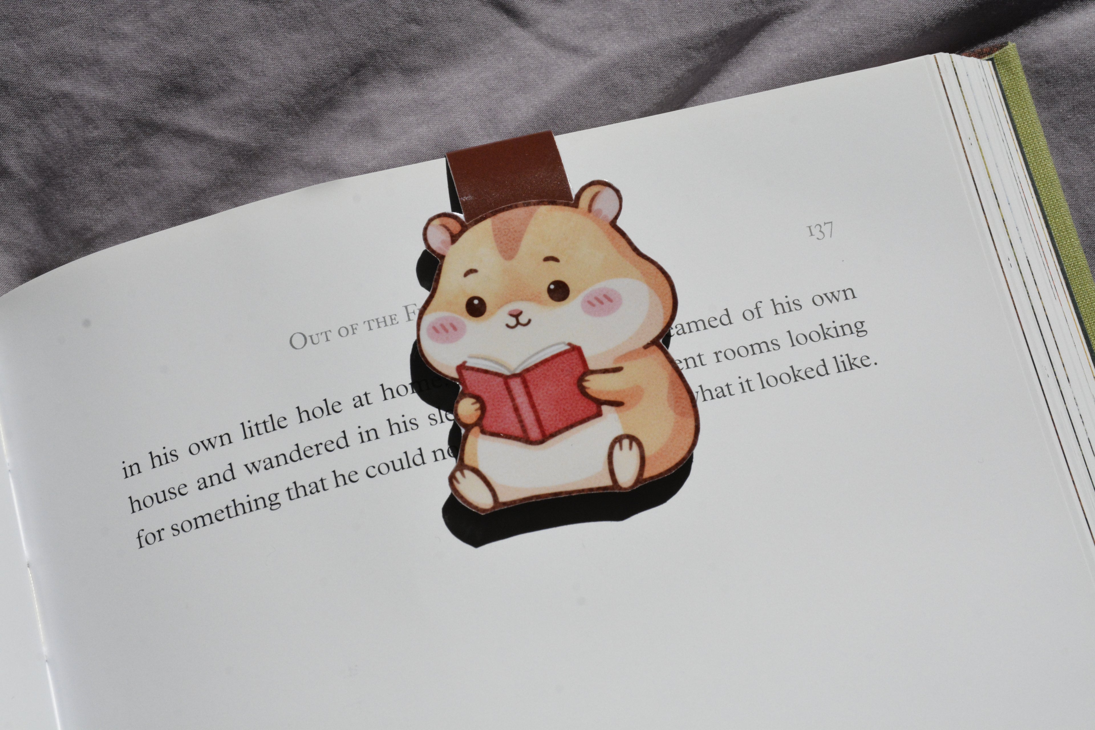 Cute Reading Hamster Magnetic Bookmark | Kawaii Book Lover Bookmark | Reader Gift